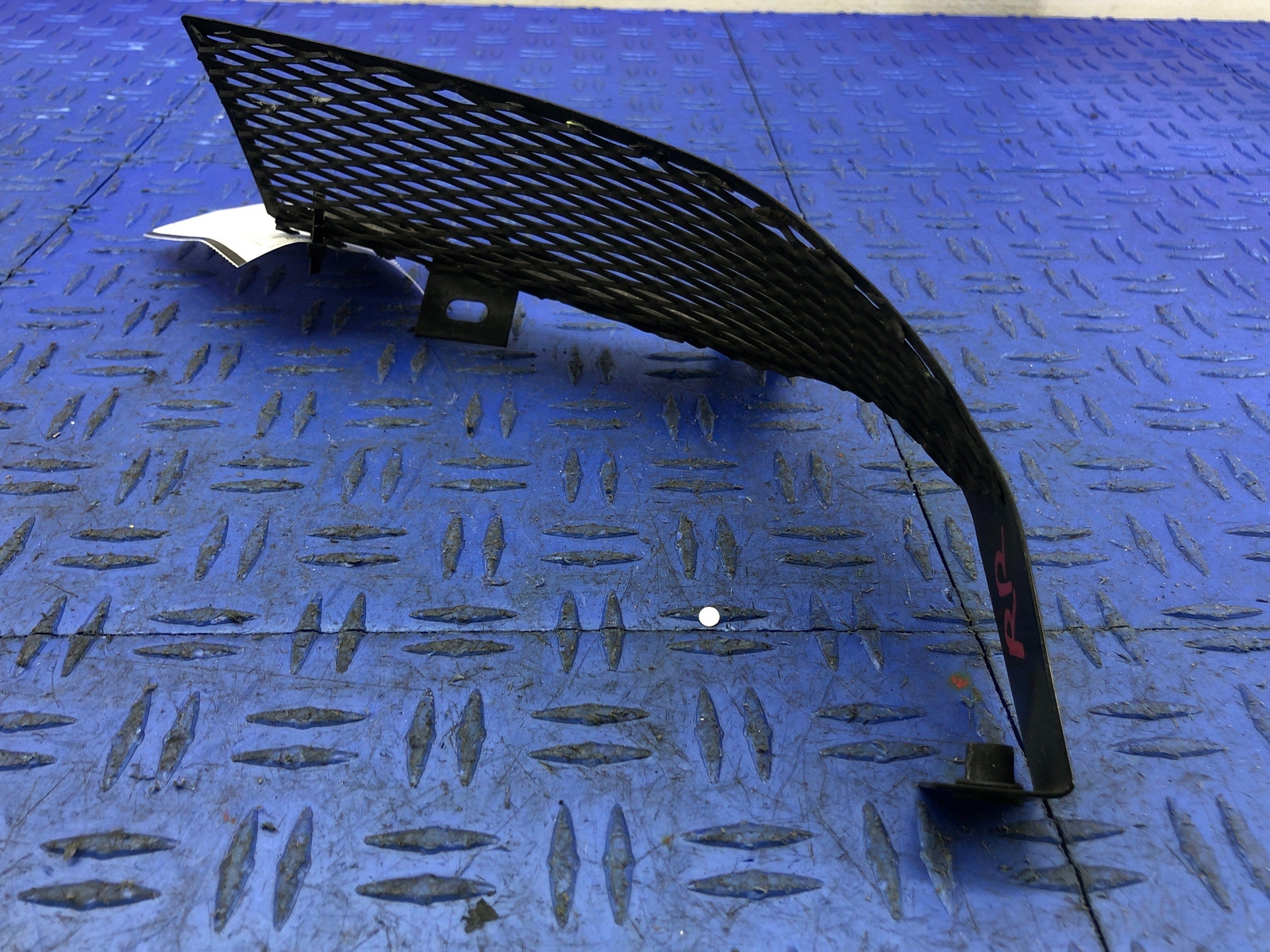 2006-2018 ASTON MARTIN VANTAGE V8 REAR BUMPER RIGHT SIDE BUMPER MESH GRILL OEM