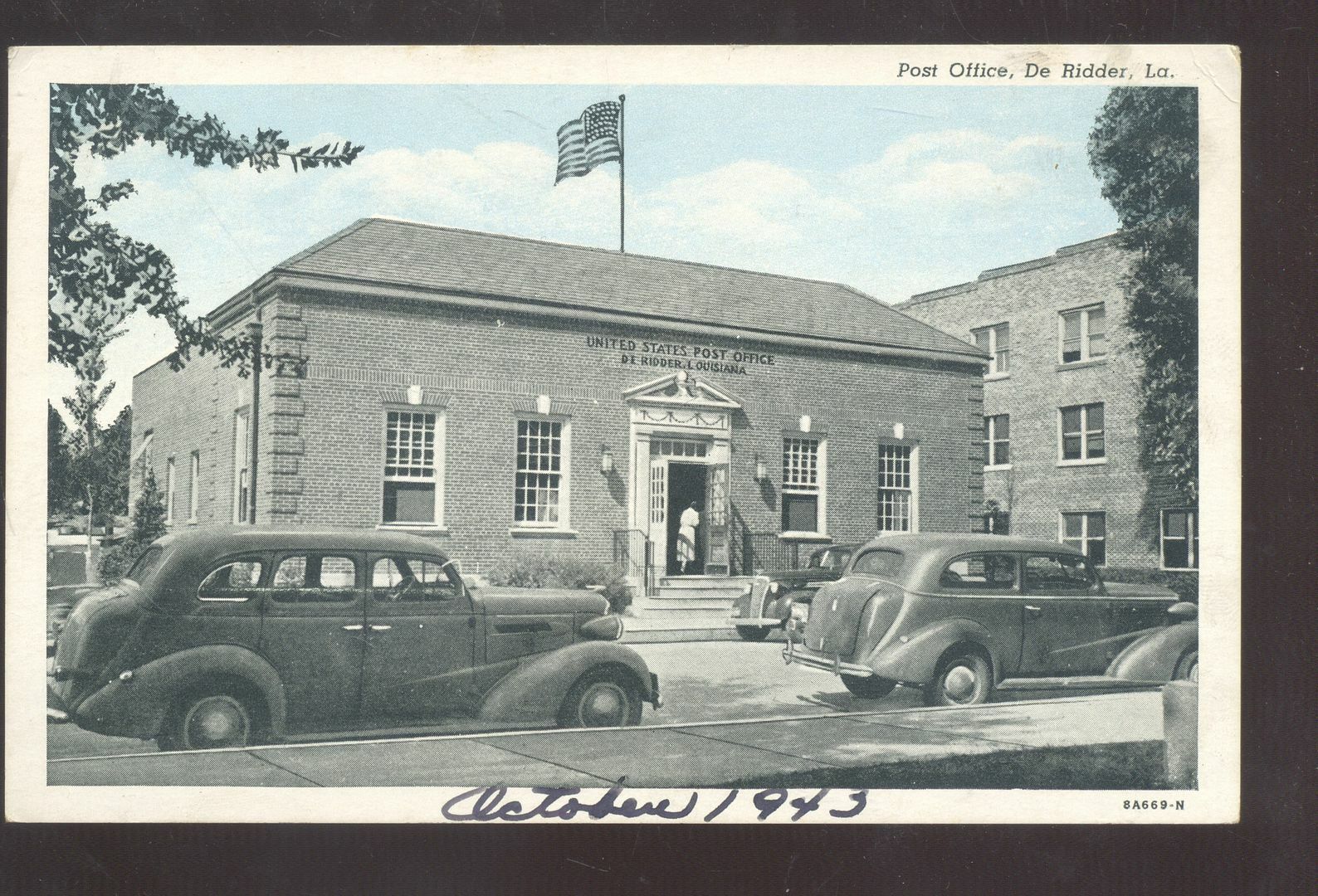 DE RIDDER LOUISIANA US POST OFFICE DOWNTOWN FLAG FLYING OLD CARS ...