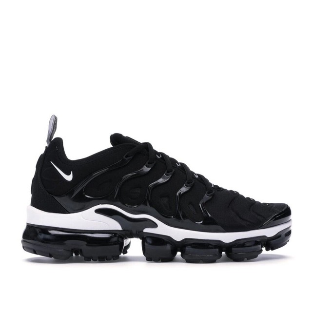 black vapormax plus sale