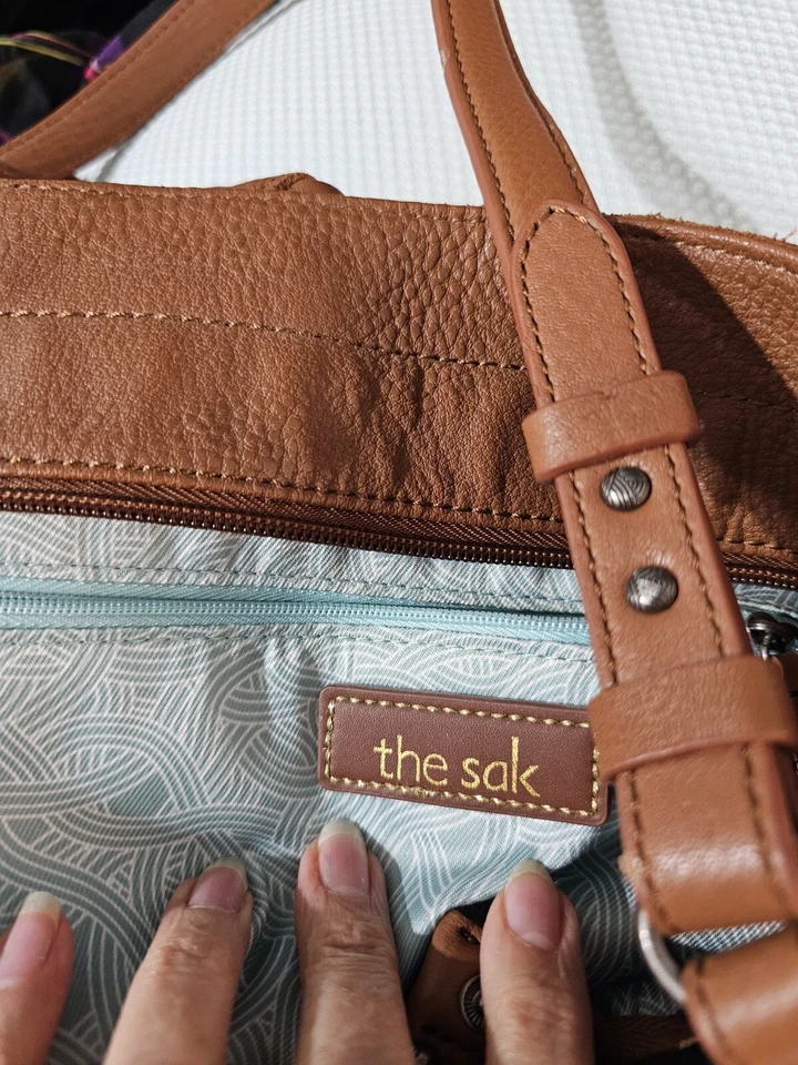 The Sak Bolso de Mano Cuero Guijarro Hombro Grande Boho Marrón Cremallera Abierta 16x12x5 Foto 3 de 4