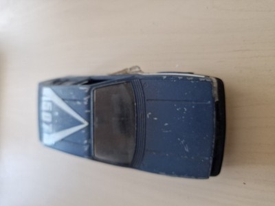 Alfa Romeo 33 POLIZIA Burago 1/24, hergestellt in Italien, Oldtimer-Modell für R