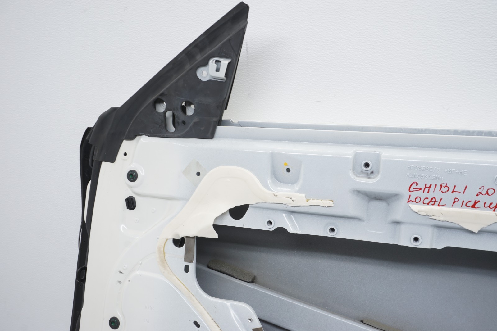 2014-2019 MASERATI GHIBLI OEM RIGHT FRONT DOOR WHITE (DEFECT)