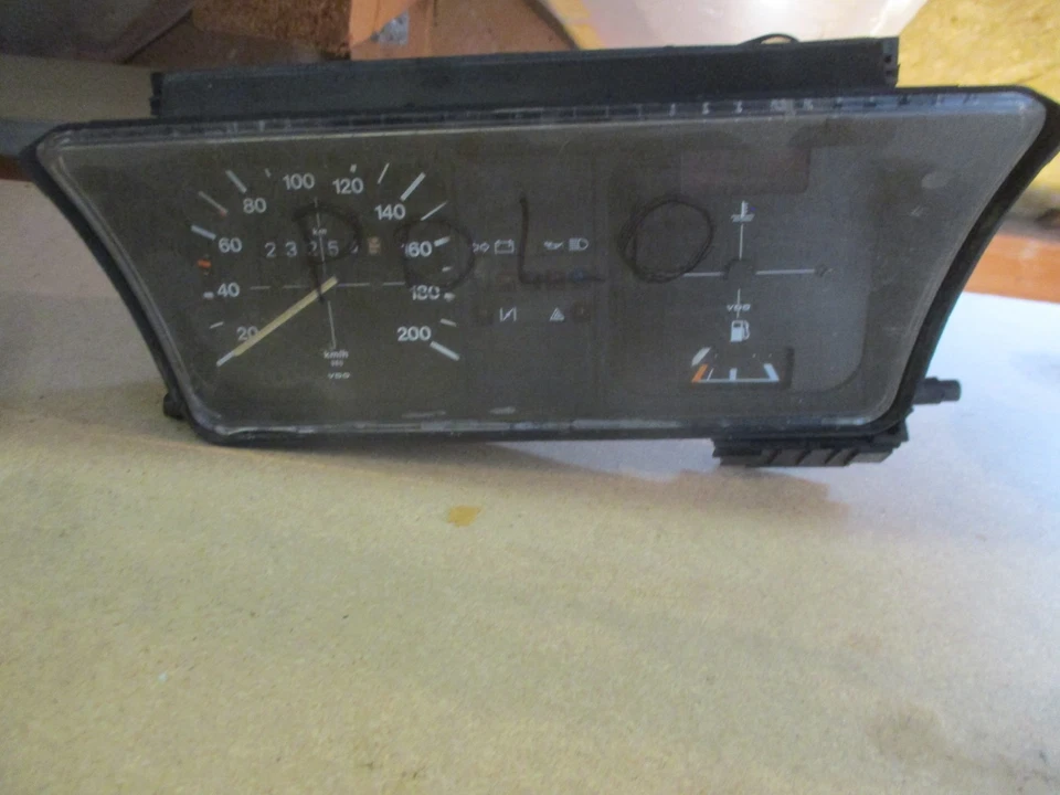 VW Polo 2 Kombiinstrument Tacho Tachometer 200kmh Tank VDO Temp original VAG - Bild 3 von 4