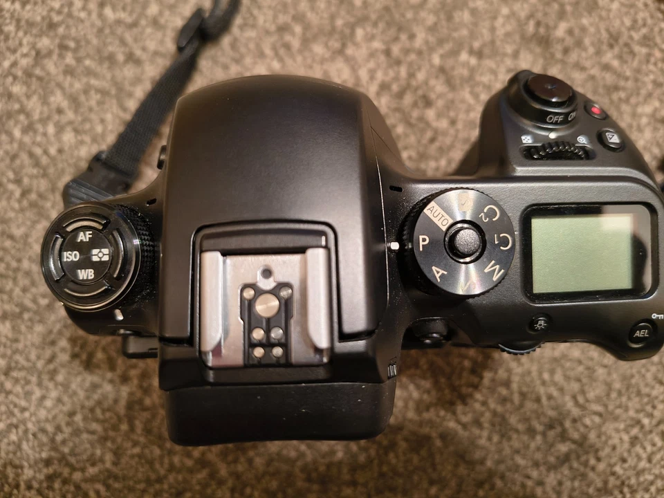 Samsung NX1 28.2MP with case 3 batteries and SD card - Image 4 of 4