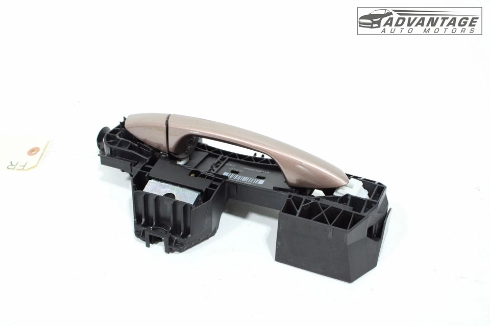 Infiniti QX30 2017-2019 manija exterior puerta delantera derecha con base OEM Foto 2 de 4