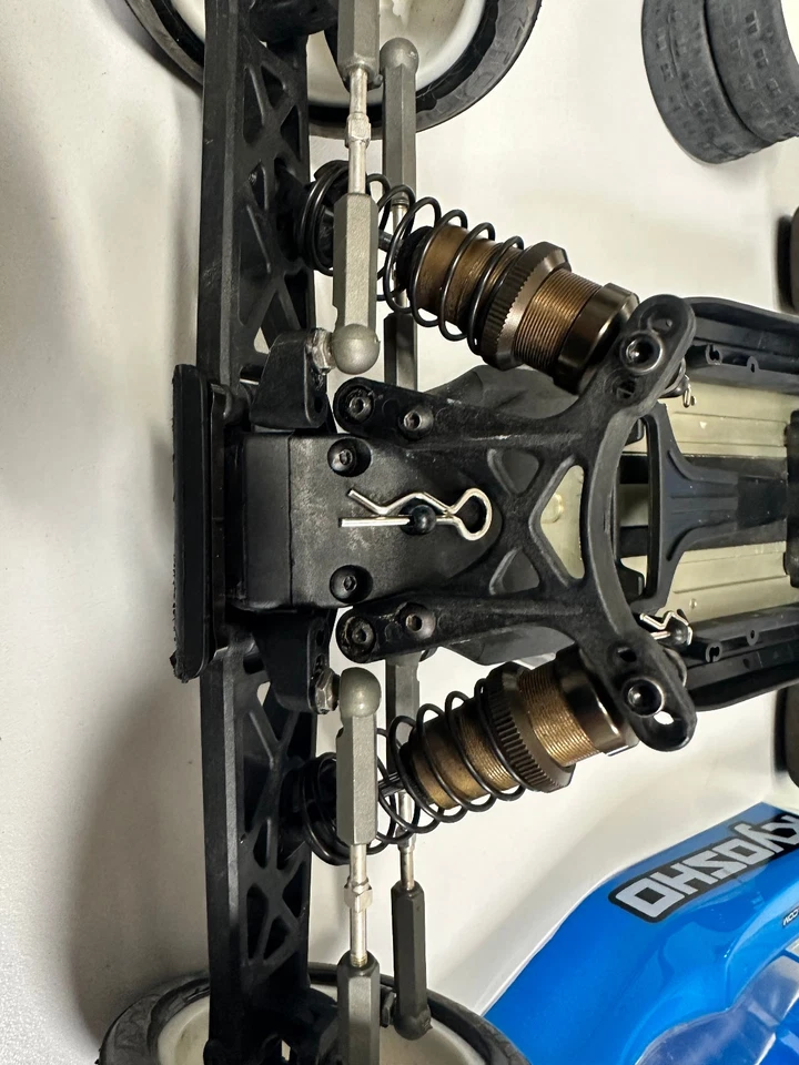 Kyosho Kit RC Tout Terrain RB6  1/10 0825 - Photo 2/4