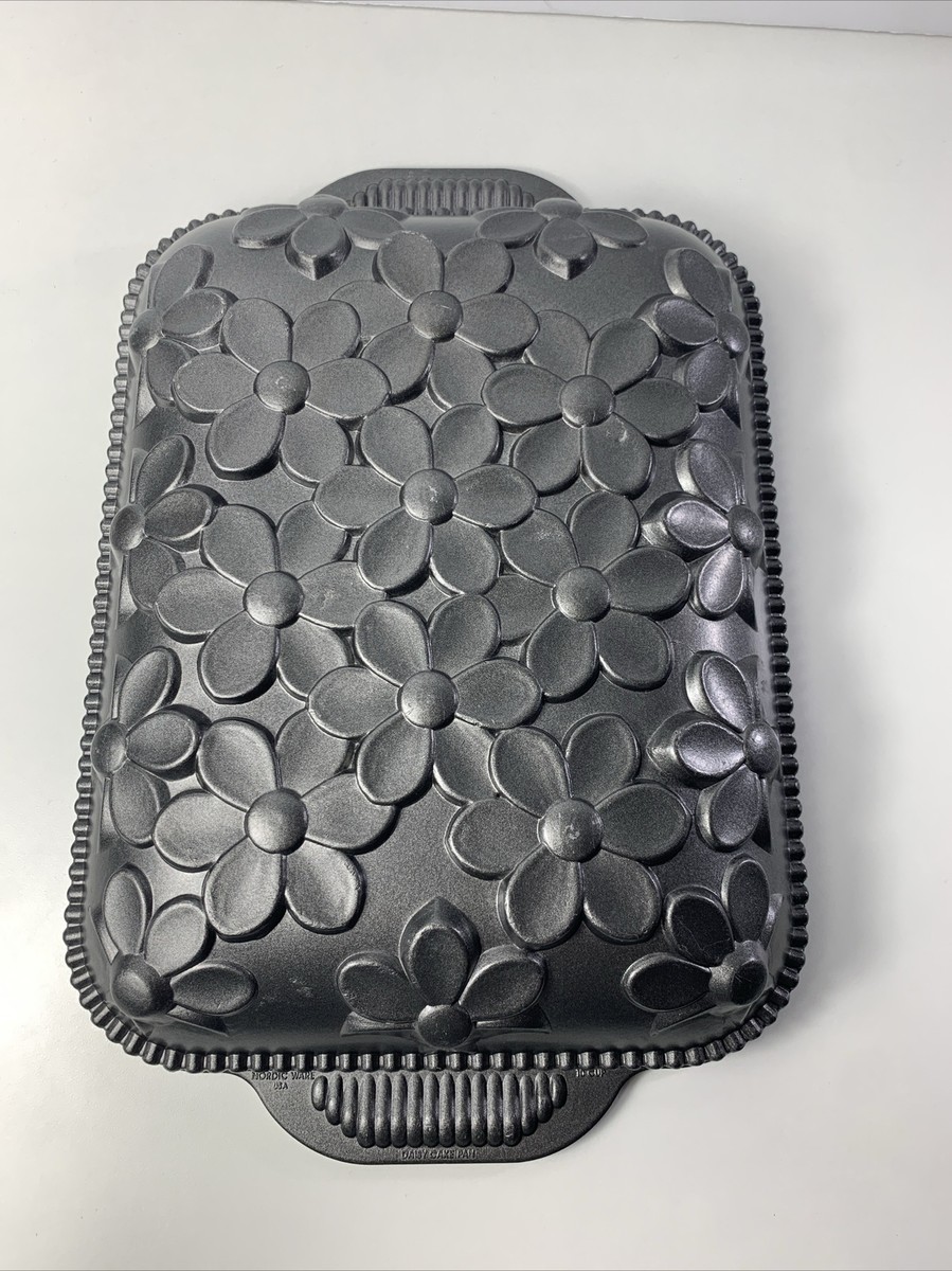 ノルディックウェアー　デイジー型 Nordic Ware Daisy Cake Pan 10 Cups 8.5