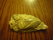 Chinese Gift Hand Carved on Both Sides Flying Insect Decorative Art Leaf Amulet