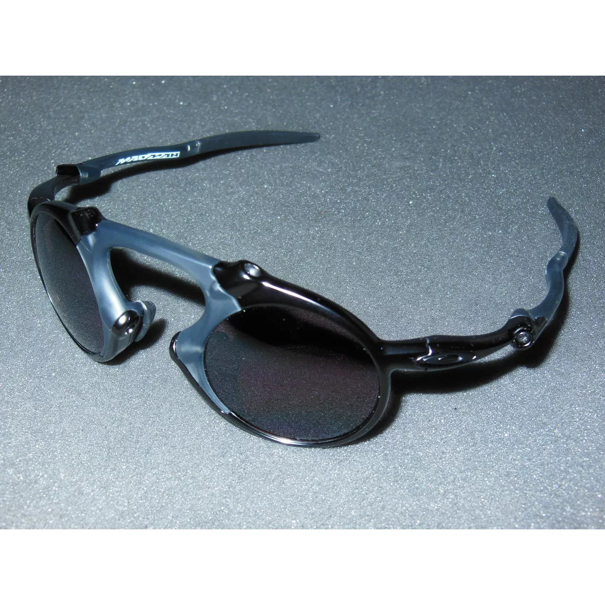 New Oakley Madman Sunglasses Dark Carbon/Prizm Daily Polarized Mad