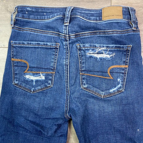 Pantalones de mezclilla ajustados elásticos American Eagle Next Level 2 dobladillo crudo desgastado azul - Imagen 4 de 10