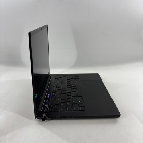Razer Blade 14 Black 240Hz QHD+ 2023 4.0GHz Ryzen 9 7940HS 32GB 4TB SSD RTX 4070 - Picture 3 of 10