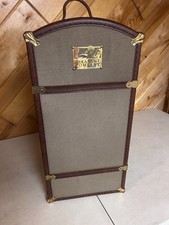 AMERICAN GIRL PLEASANT COMPANY SAMANTHA DOLL TRAVEL TRUNK HANGARS
