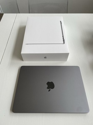 Apple MacBook Air 13,6 Zoll (256GB SSD, Apple M2, 16GB) Garantie- Space Grau 