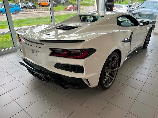 2027 White Chevrolet Corvette   | C8 Corvette Photo 7