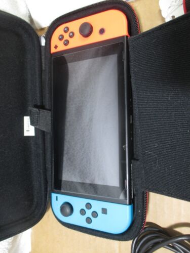 Nintendo Switch Bundle SEE PHOTOS, case, xkw500638.. super street racer, no dock - Afbeelding 1 van 8