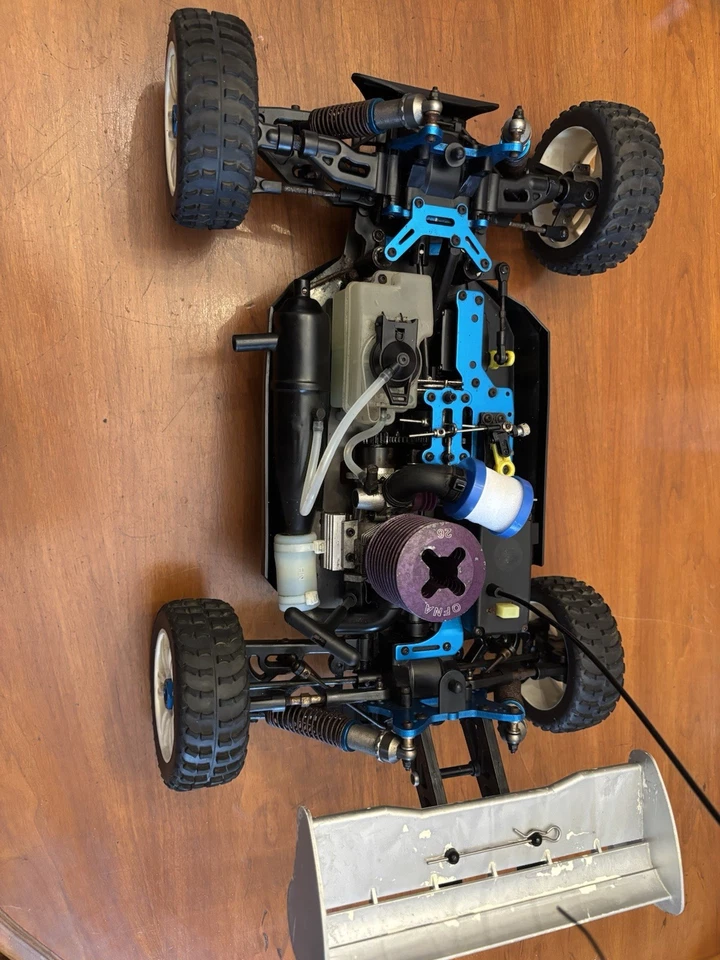 Buggy OFNA Ultra Comp LX Nitro Powered escala 1/8 - Imagem 3 de 4