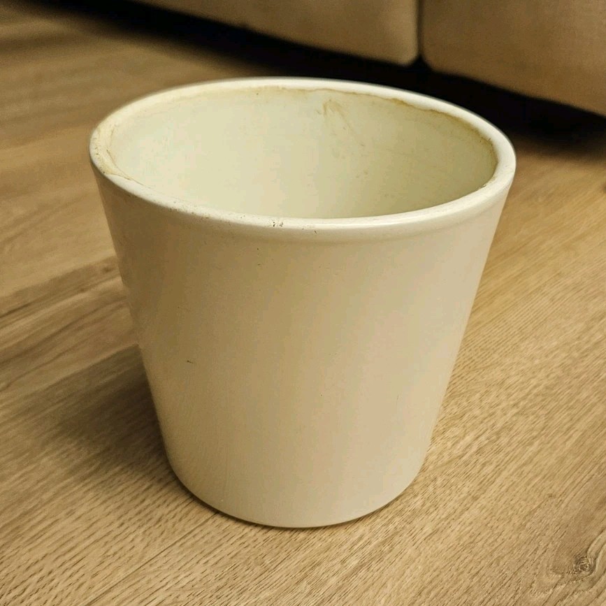 Vaso per fiori rotondo beige in ceramica diametro 13 cm
