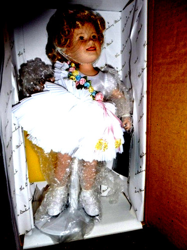 DANBURY MINT/ ELKE HUTCHENS SHIRLEY TEMPLE PORCELAIN DOLL " BABY TAKE A BOW "