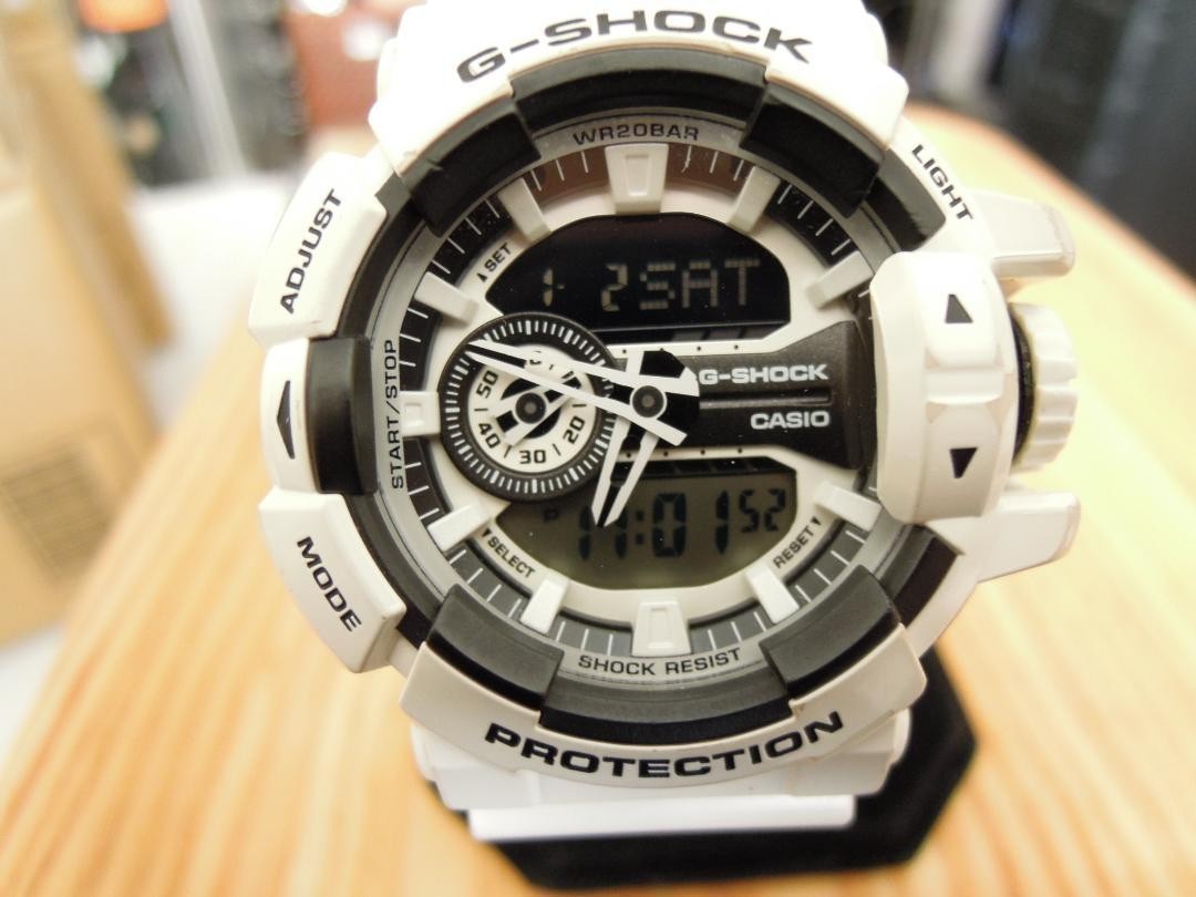 G-SHOCK GA-300ホワイト & GA-400ブラック CASIO G-SHOCK GA-400 Quartz Windshield damaged Water