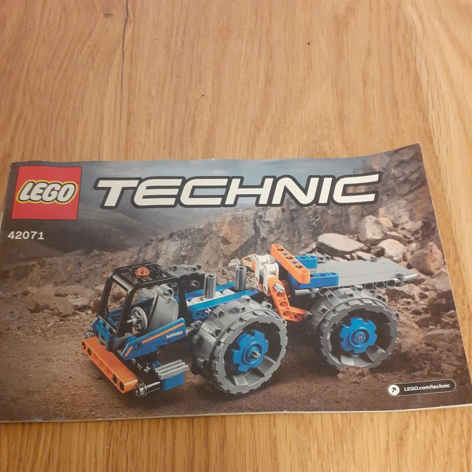 LEGO Technic 42071 Dozer Compactor, photo 4 of 5