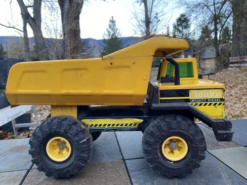 Vintage Big 17” Metal Diecast Tonka Mighty Diesel Dump Truck Barn find, Yellow