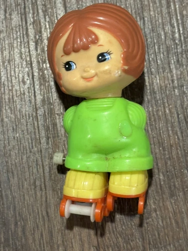 🛼 Vintage 1979 Tomy Wind-Up Roller Skating Little Girl Toy – Retro Fun! 🌟