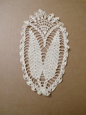 Off White Lightly Yellowed Crochet Lace Oval Doily, Leaf READ  SC-51-3 