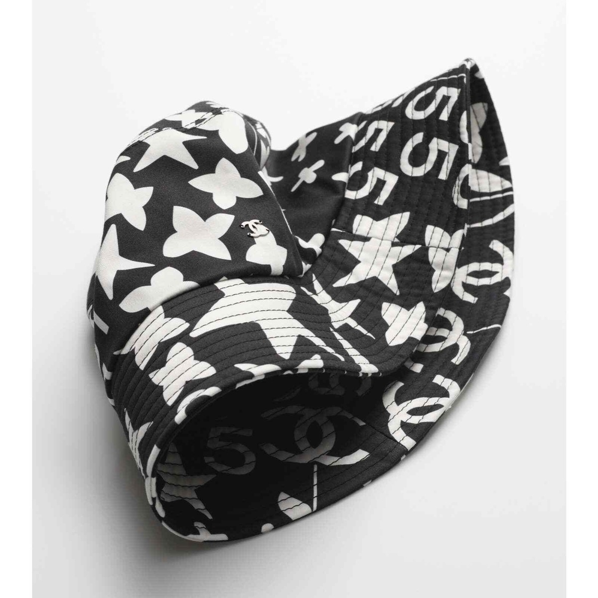 Chanel 22P Black White Graffiti CC Silver Logo Sun Cloche Bucket Hat L Large Chanel Chanel 22P Black White Graffiti CC Silver Bucket Hat  main image 4