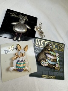 Lot Of 4 Easter Bunny Rabbit Pin Brooch New “It’s A Dusey” Artifacts Birch Hill