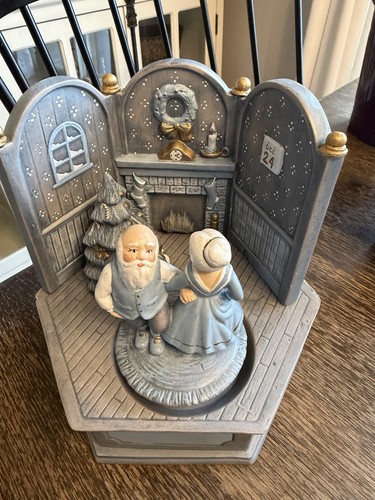 Vintage Dancing Mr & Mrs Clause Christmas Eve Music Box Scene ceramic