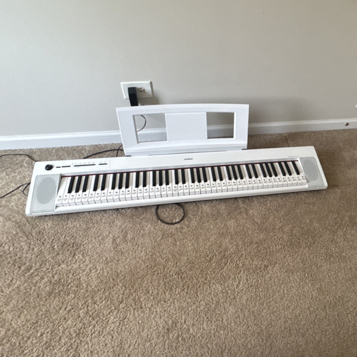 Yamaha Piaggero NP-32 76-Key White Electronic Keyboard with Built