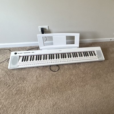 Yamaha Piaggero NP-32 76-Key White Electronic Keyboard with Built