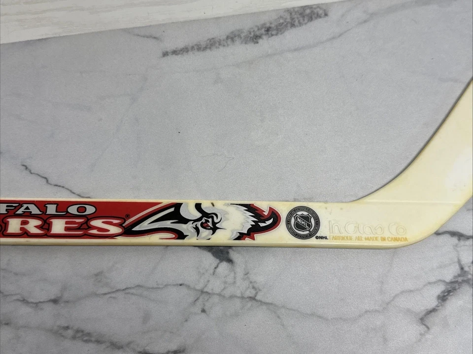 Mini palo de hockey de recuerdo Buffalo Sabres de colección con logotipo de cabeza de cabra de Glass Co. Foto 3 de 4