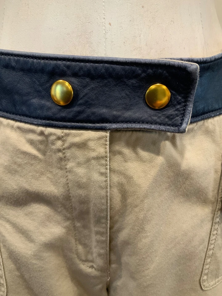 Calça Tory Burch Joss Safari cáqui bronzeada com acabamento de couro de vaca azul, tamanho 8 - Imagem 4 de 4