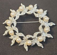 Stunning Estate Wreath Faux Pearl  Rhinestone Silver Tone Brooch