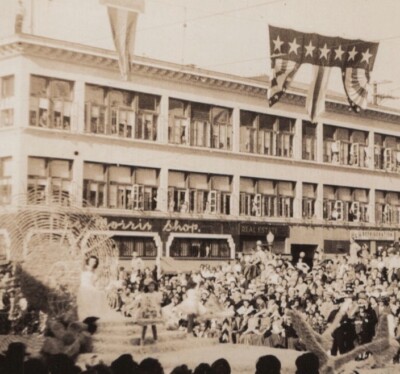 1940s Parade Float Morris Shop 57th Annual Tournament of Roses Crowd