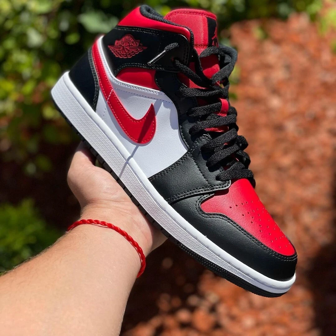 Size 9.0 - Jordan 1 Mid Bred Toe 2022