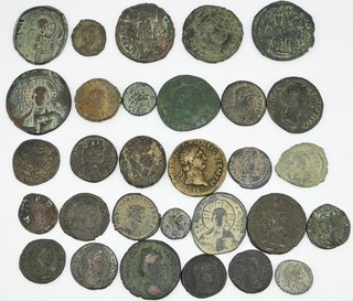 Rom Byzanz u.a. Lot aus 30 Bronzemünzen As Follis Ae siehe Fotos!