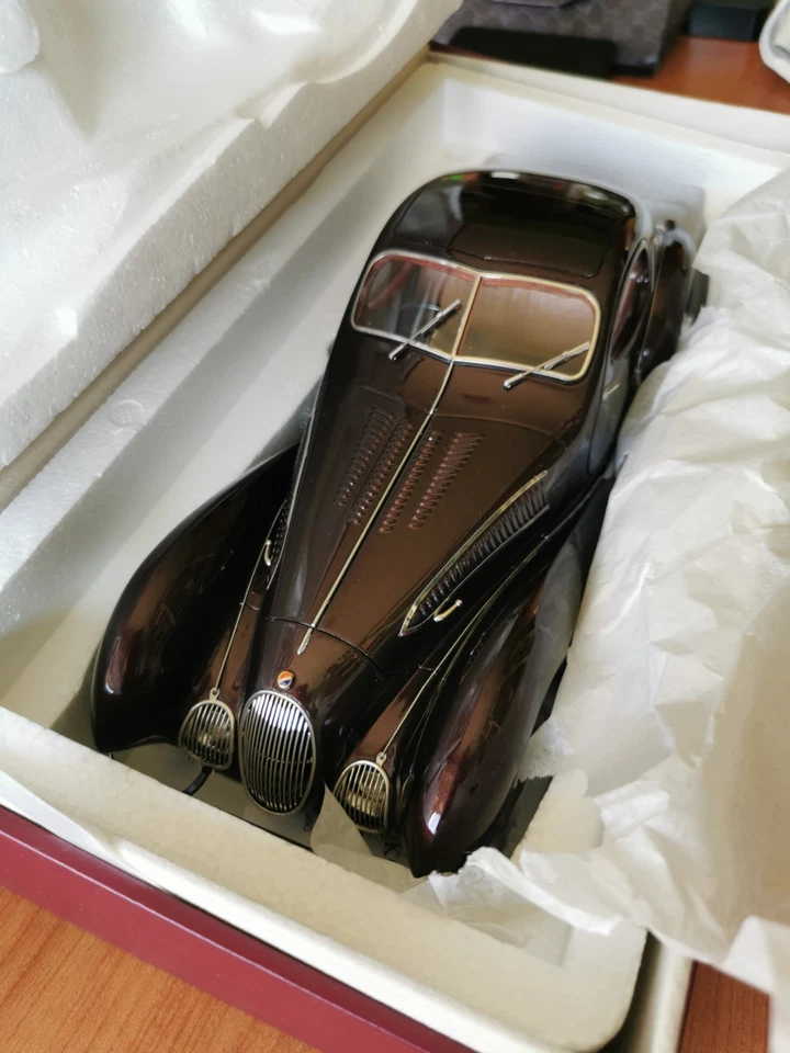 Talbot-Lago 150 SS Figoni & Falaschi, Memory Edition, CMC 1:18 M-179 - Immagine 4 di 4