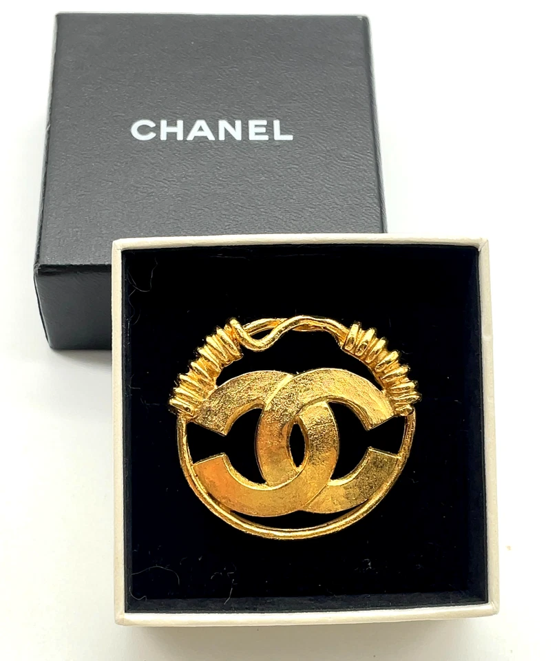 Auth CHANEL 94P Vintage Hollow Lage Coco Mark GD 16.60g Brooch W/Box SK050515 - Image 2 of 4