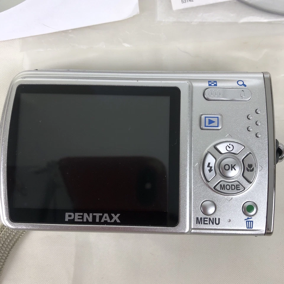 Pentax Optio L30 Digital Compact Camera 7.1MP CCD Silver Slim - MISSING charger - Image 3 of 4
