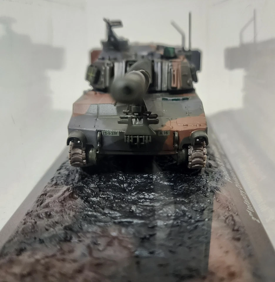 Combat Tanks 1:72 #20 Paladin S.P. Howitzer. 2nd Infantry Division Germany 1994 - Image 4 of 4