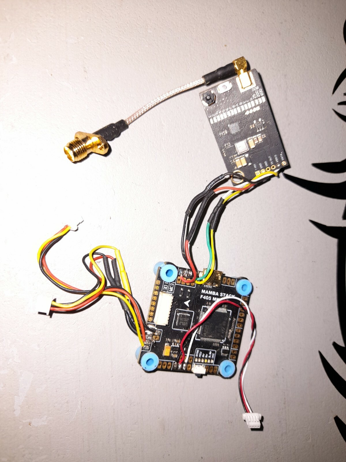 Drone FPV racer ultra réactif Stack Mamba F405 MK3 Lite noir et rouge