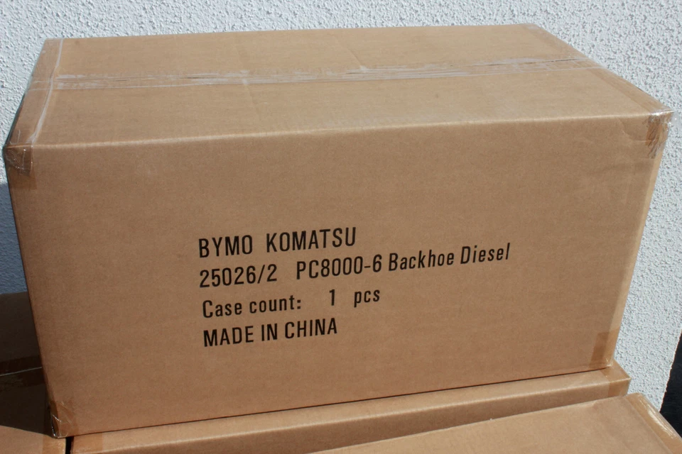 Bymo 25026 2 Komatsu Excavator PC 8000 Diesel with Bucket Backhoe 1:50 New OVP - Image 2 of 4