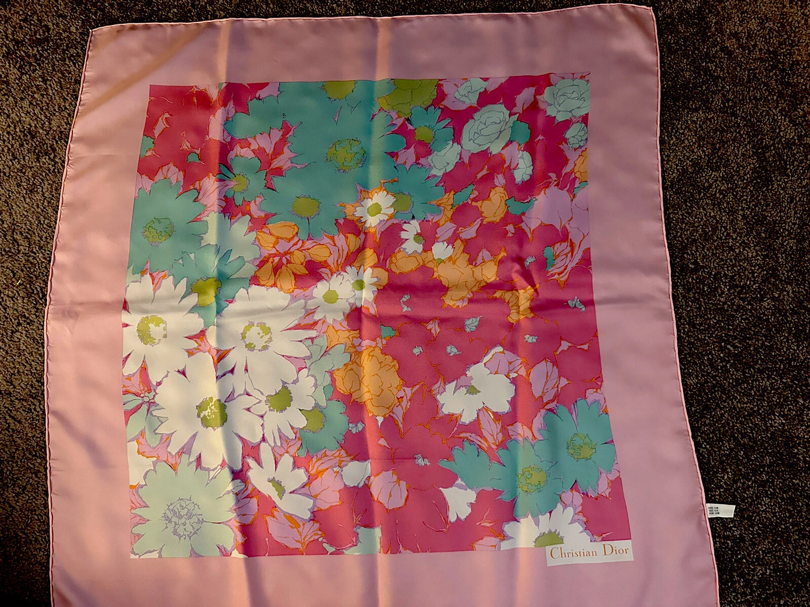 Écharpe vintage Christian Dior 100 % soie. Fleurs de printemps Fabriquées en France 30x30.