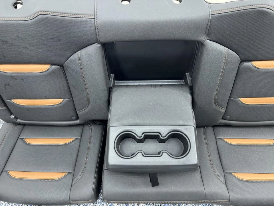 2023 GMC Sierra 3500HD Pickup AT4 Front and Rear Seats Center Console 4dr 926546 Foto 4 de 4