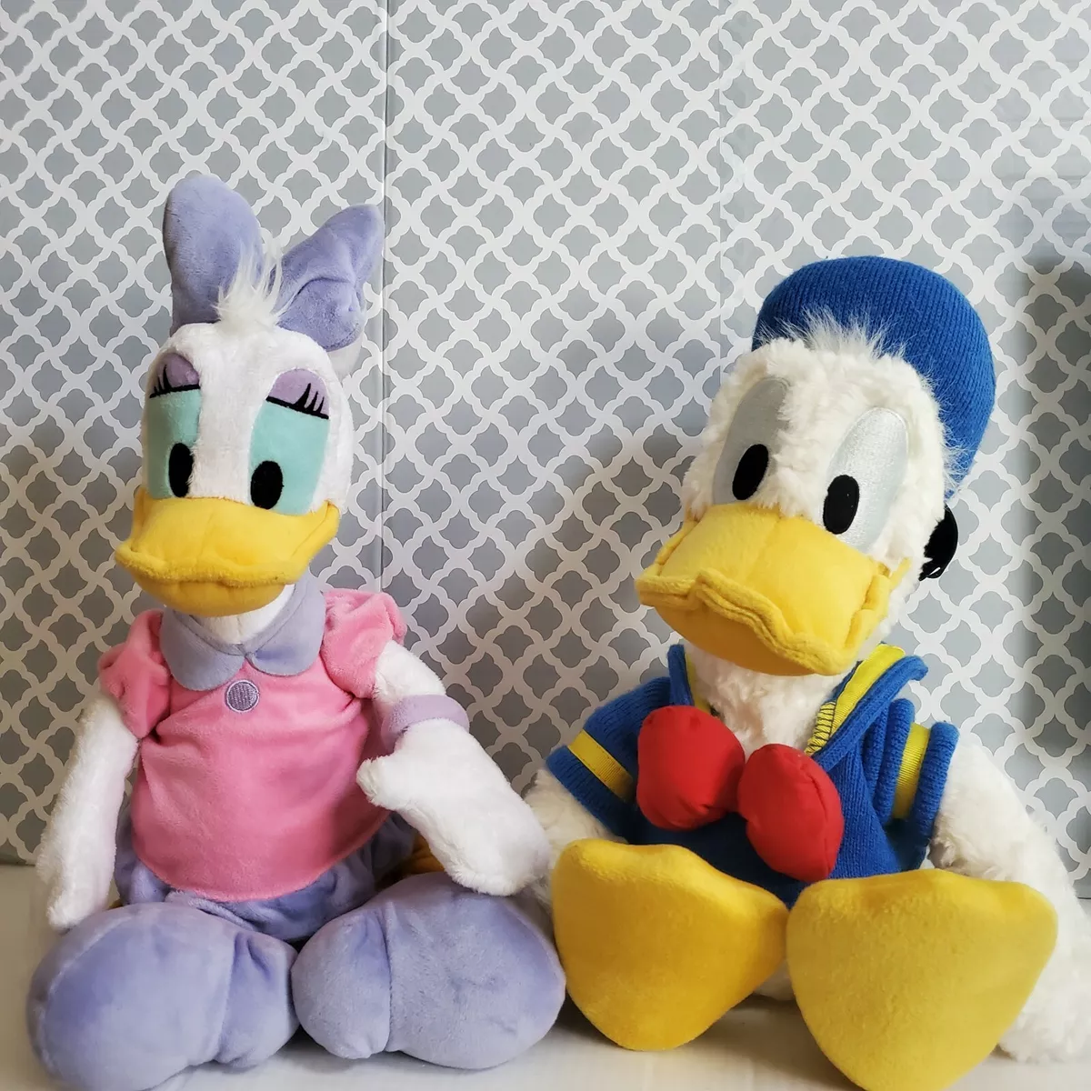Disney World Park Donald Knitted Sweater Daisy Duck Plush Stuffed Animals 18in