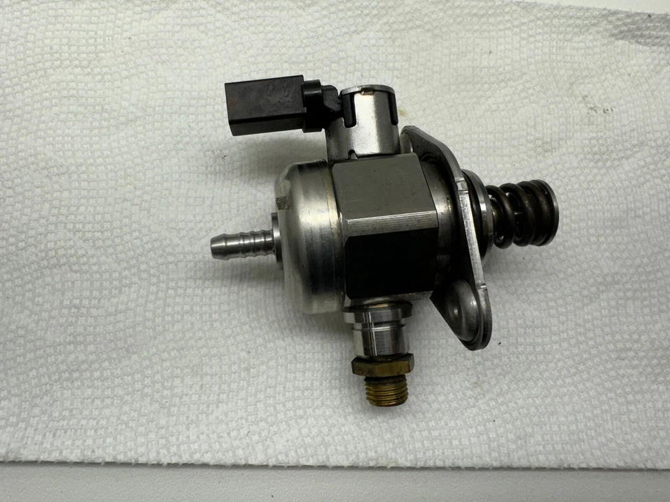 Bomba de combustible de alta presión 06G 127 026M 2014-2016 Volkswagen Jetta Passat 1.8T Foto 2 de 4