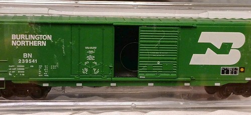 BURLINGTON NORTHERN 239541 Standard Box Car 50' w/Plug Slidi\076 00 090/n-scale - Picture 3 of 9