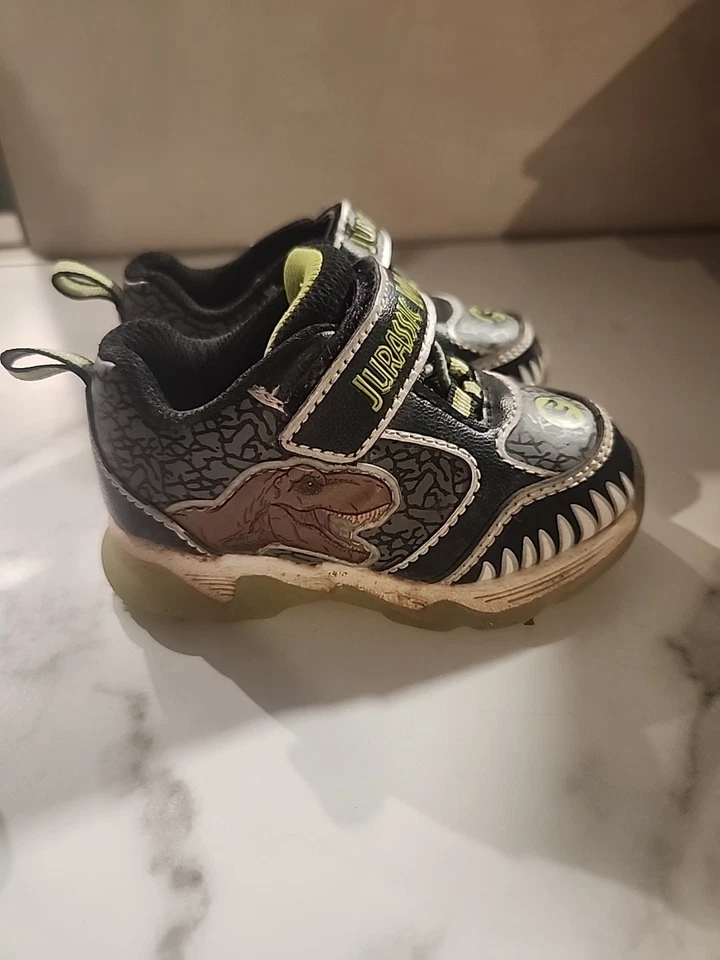 Jurassic World Infant Boys Athletic Light-up Sneakers Size 5 Dinosaur  - Image 2 of 4